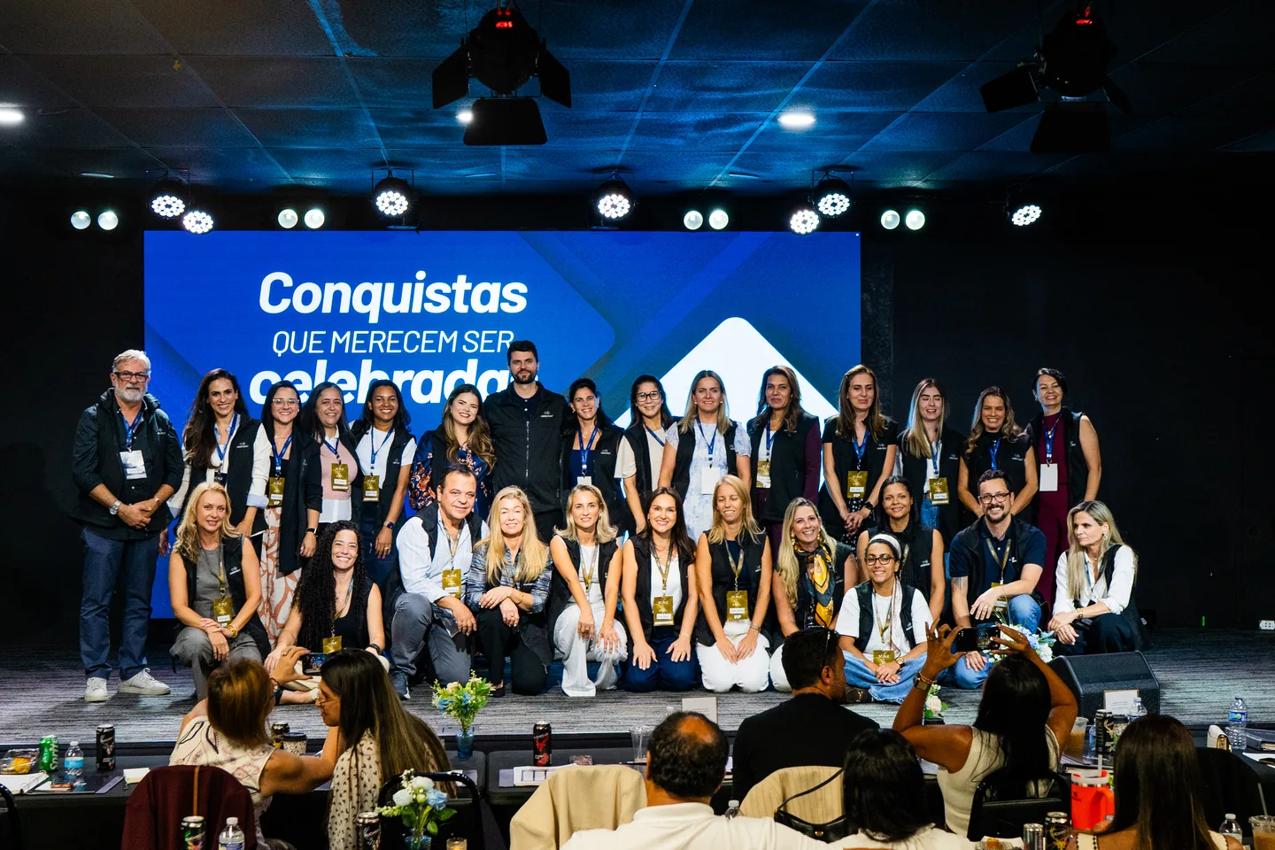 Empresários do Lume Scale reunidos no palco