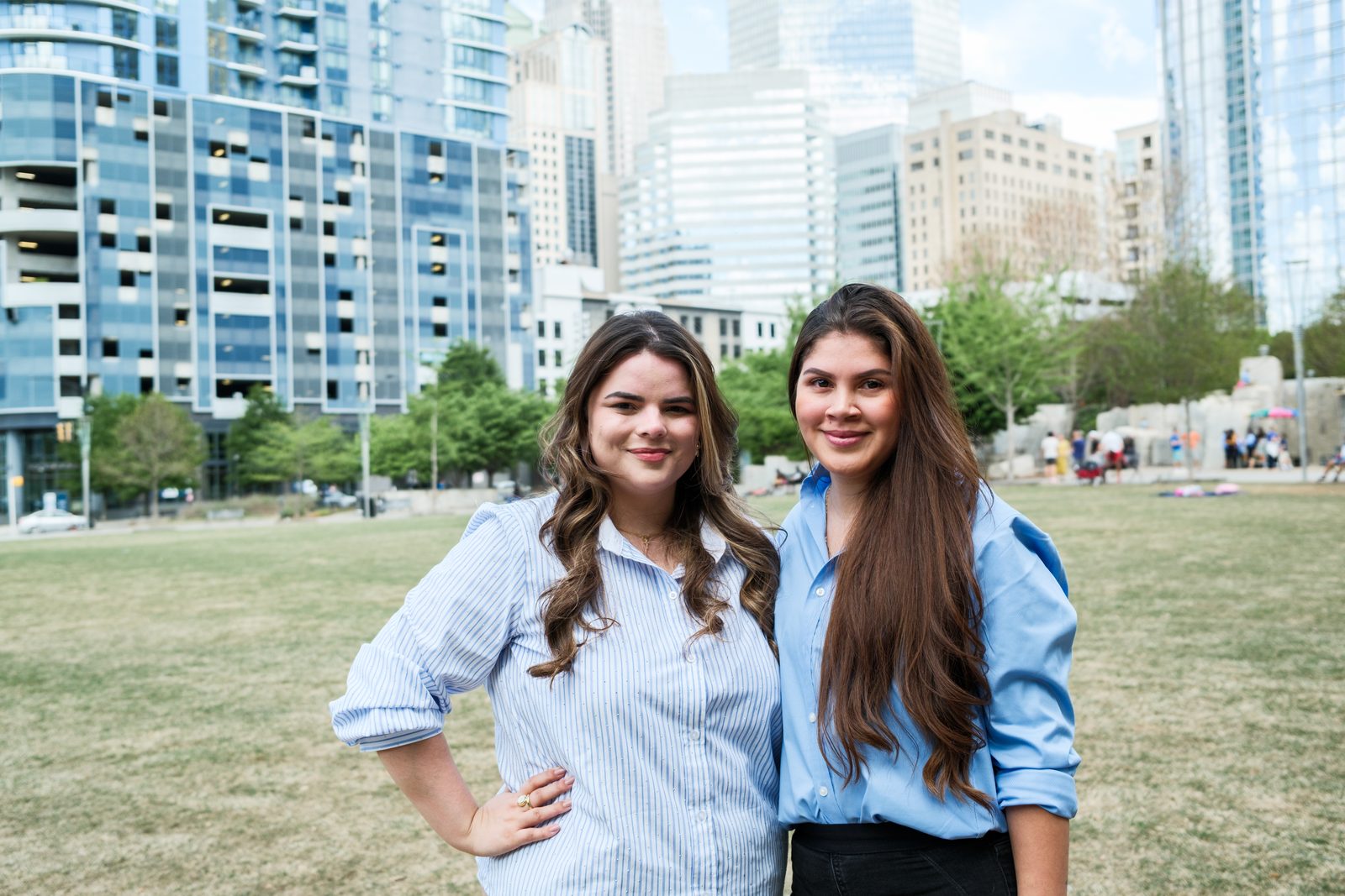 Duas integrantes da equipe da Amanda’s Maid